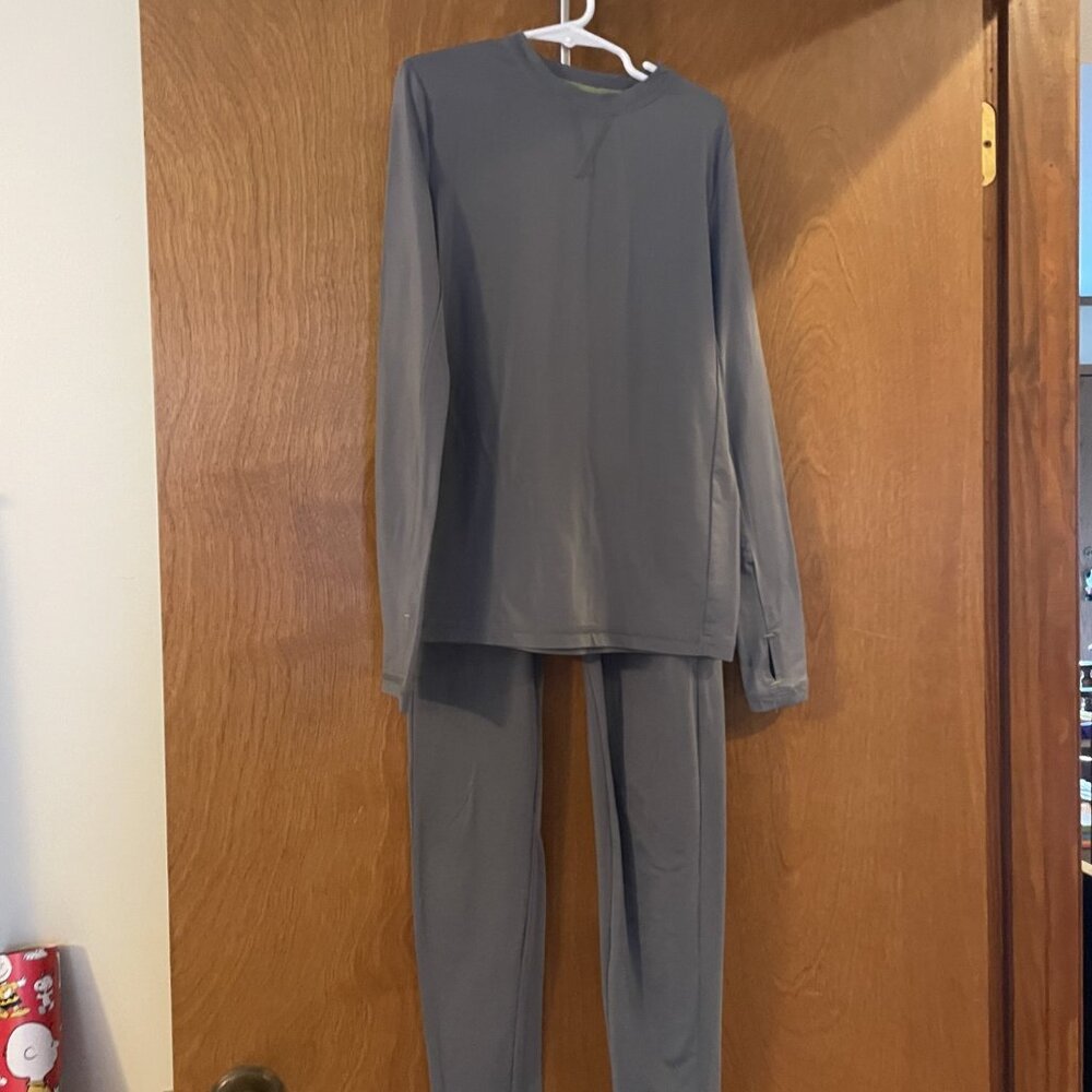 ClimateSmart Boys' Comfortech Poly 2pc Base Layer Set Gray Size Medium EUC